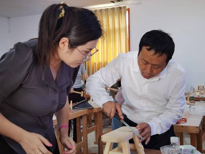 “匠心赋能”融合育人 劳动技能课教师木作培训的实践与思考